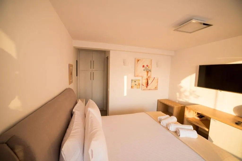Room, Kratiras View Luxury Suites, Santorini