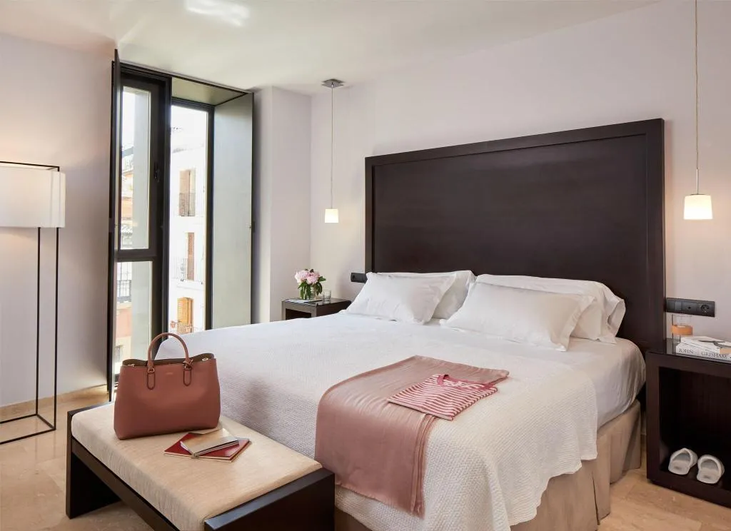 DOUBLE SUPERIOR QUEEN BED Room, Rey Alfonso X, Seville