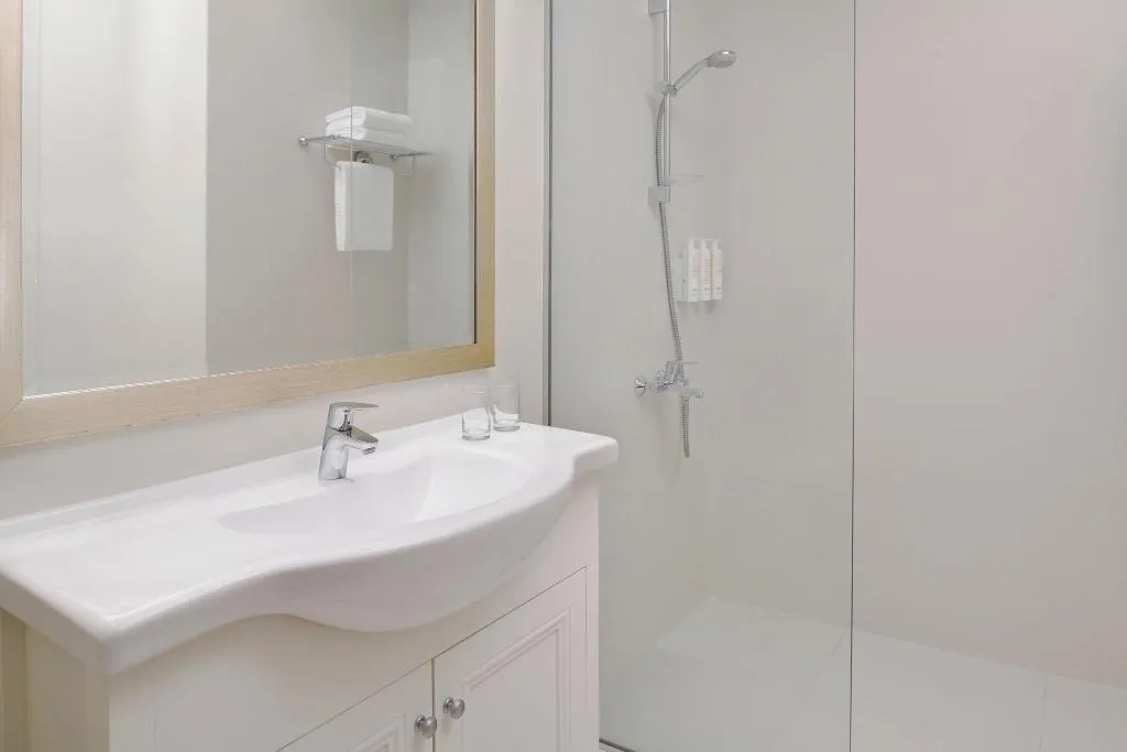 DOUBLE KING SIZE BED Room, Delta Hotels By Marriott, Dubai Investment Park, Dubai