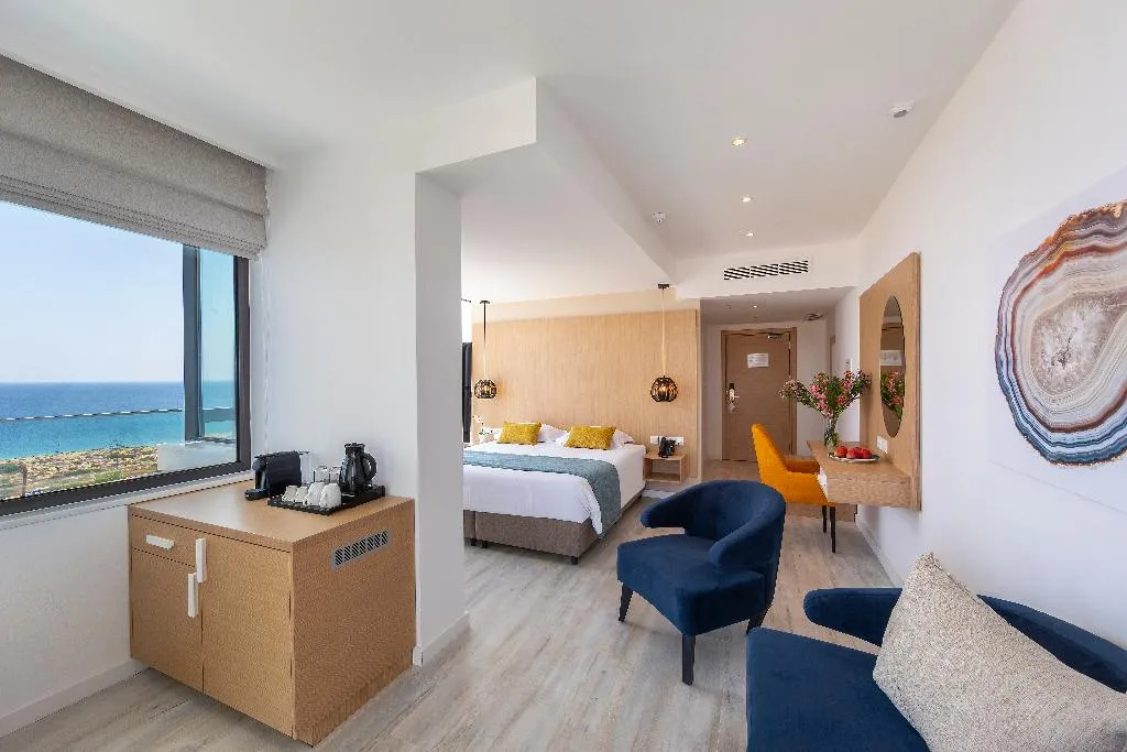 JUNIOR SUITE WITH JACUZZI Room, Leonardo Crystal Cove Hotel and Spa by the Sea, Cyprus