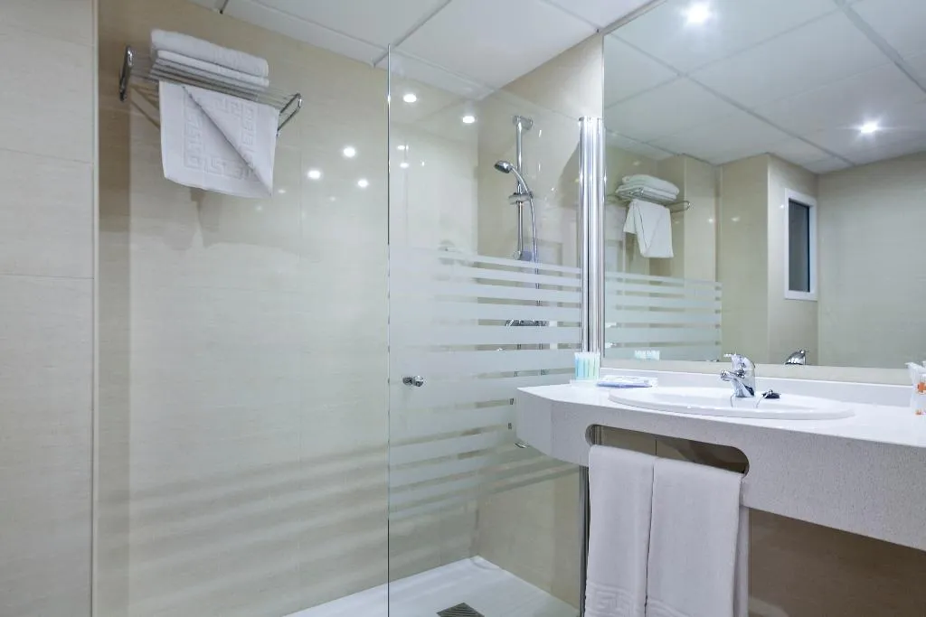 Double or Twin CAPACITY 4 Room, Best Oasis Park, Costa Dorada