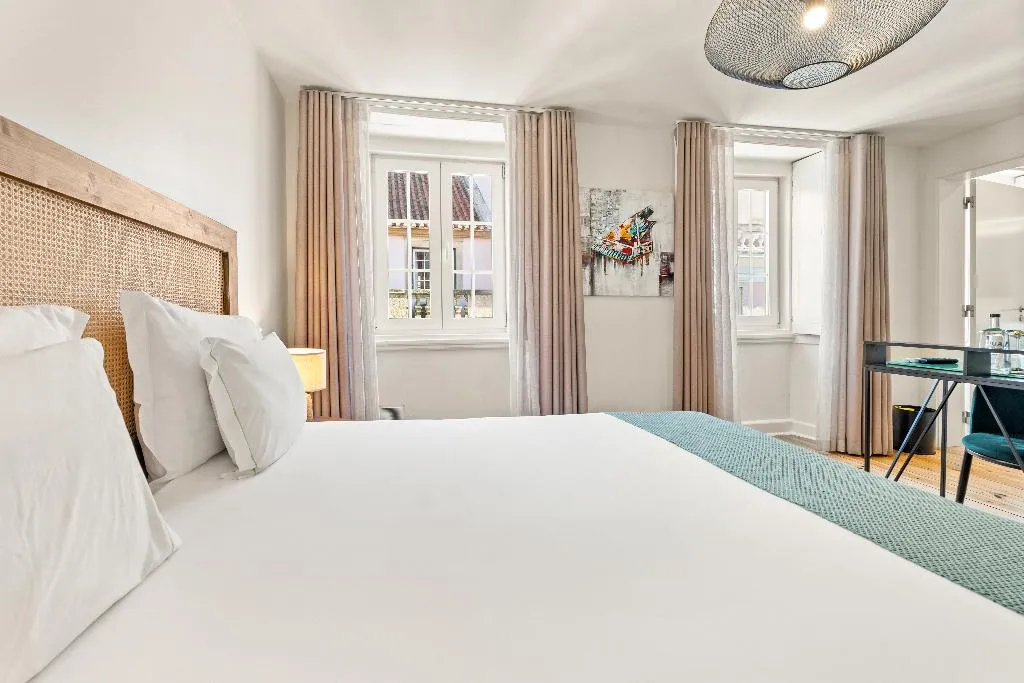 DOUBLE CLASSIC QUEEN BED Room, Jardim Da Lapa By Shiadu, Lisbon