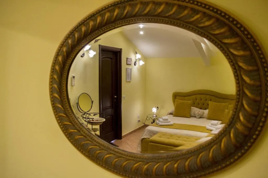 Room, La Gemma, Naples
