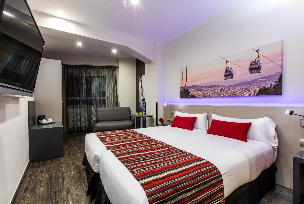 TRIPLE STANDARD Room, Leonardo Boutique Hotel Barcelona Sagrada Familia, Barcelona