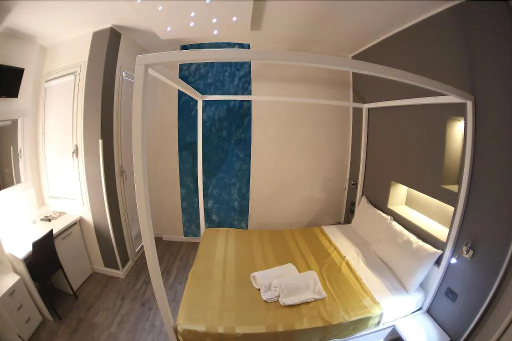 Room, Santa Lucia, Venice