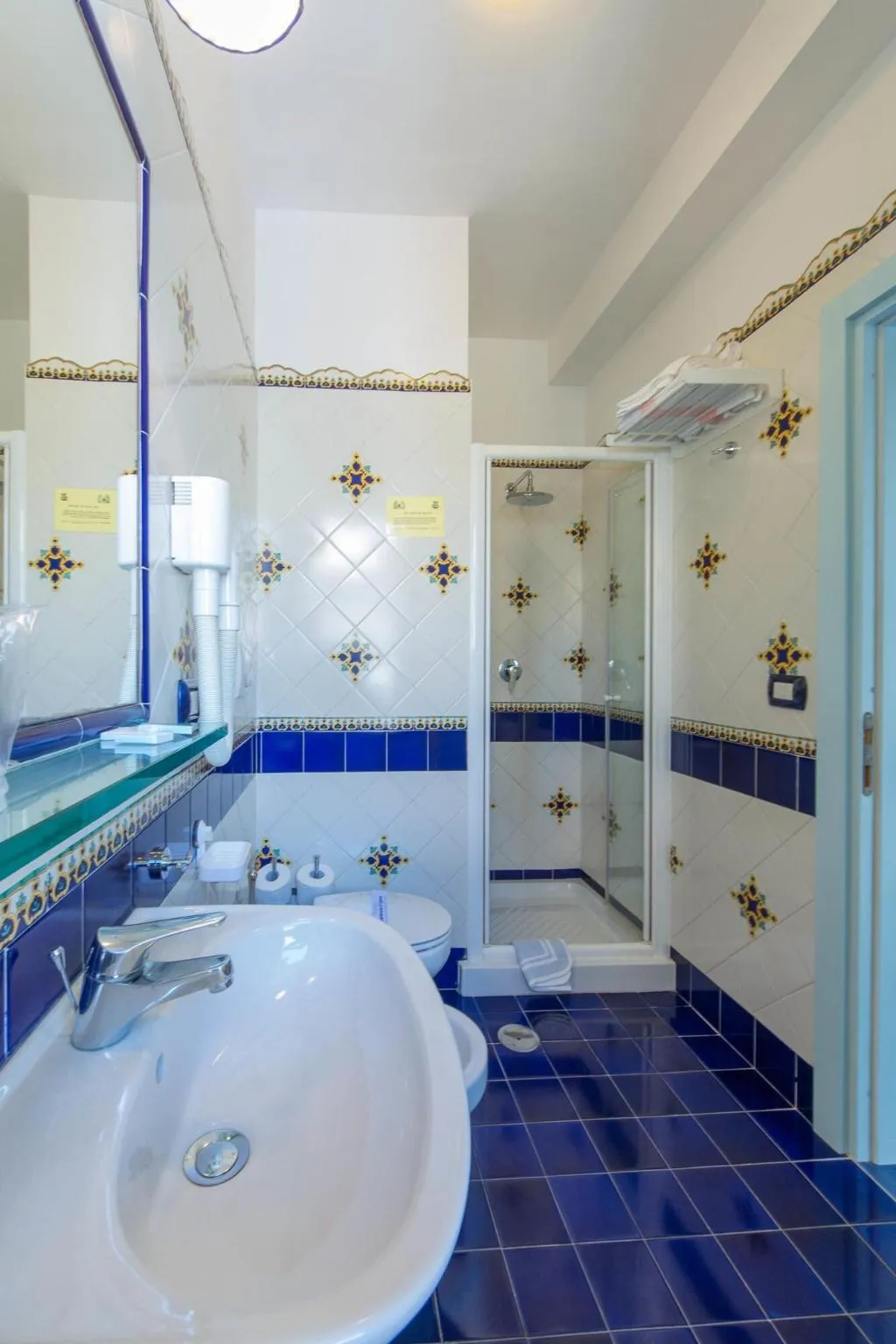 Room, Albergo Riviera, Naples