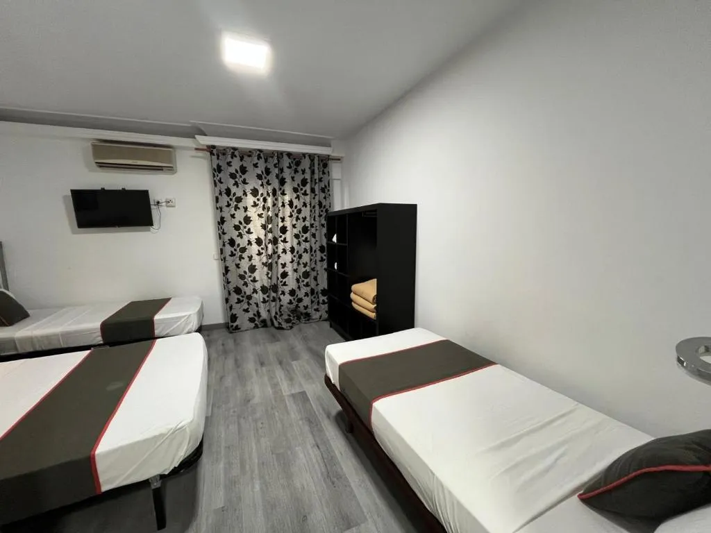 QUADRUPLE STANDARD Room, Hello Feria, Madrid