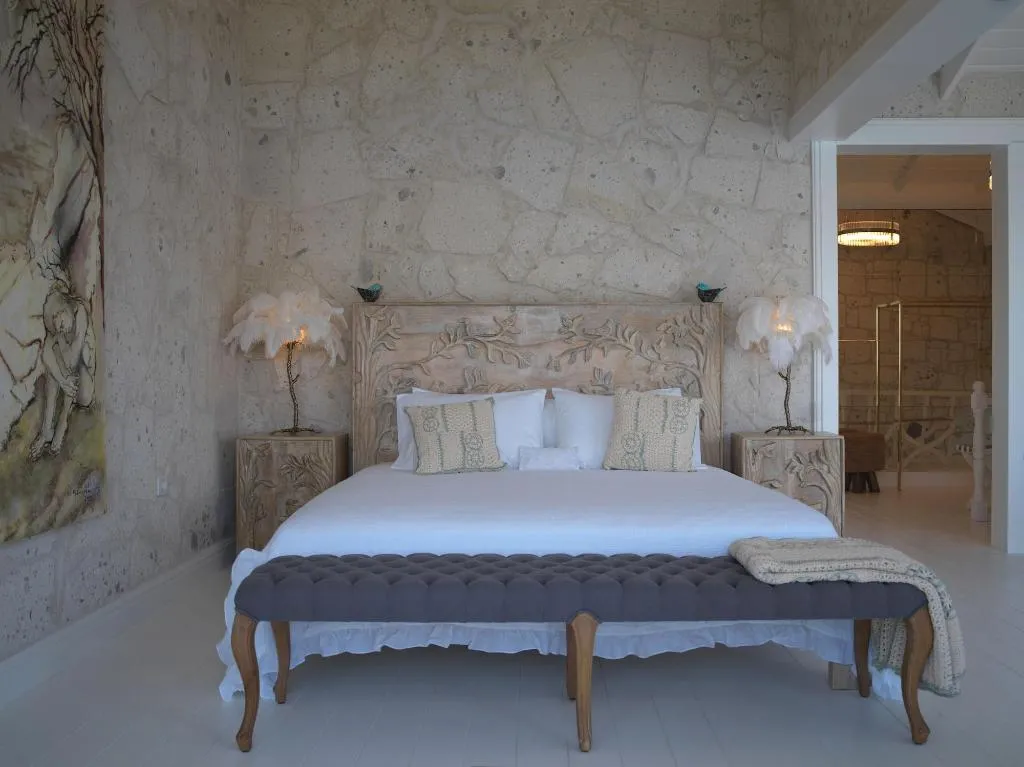 Room, Sabrina's Haus, Dalaman
