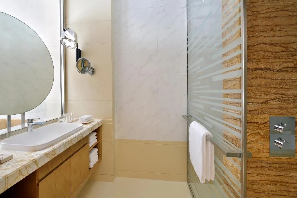 TWIN STANDARD Room, Crowne Plaza Dubai Marina, Dubai
