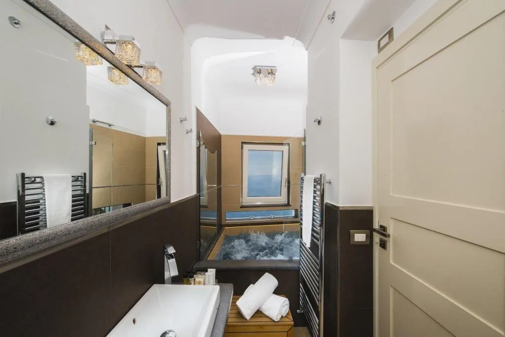 DOUBLE SUPERIOR Room, Boutique Hotel Villa Gianlica, Naples