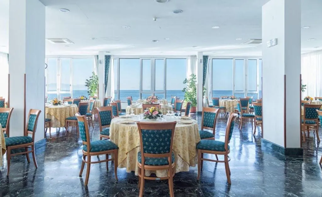 Restaurant, Hotel Holidays, Naples
