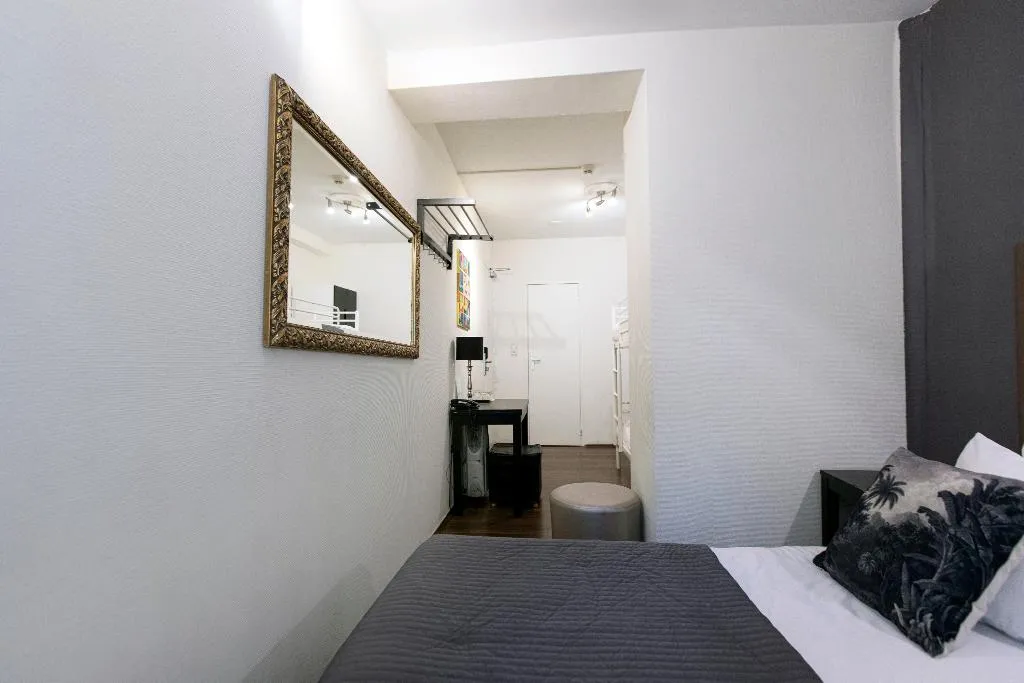 QUADRUPLE STANDARD Room, Quentin England Hotel, Amsterdam