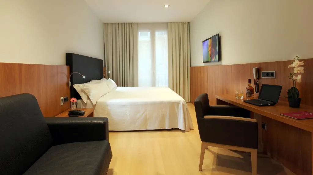 DOUBLE STANDARD Room, Lleo, Barcelona