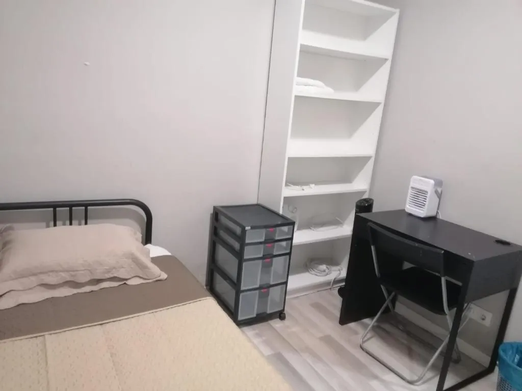 SINGLE WITH SHARED BATHROOM Room, Hostel Seven Hills, Lisbon
