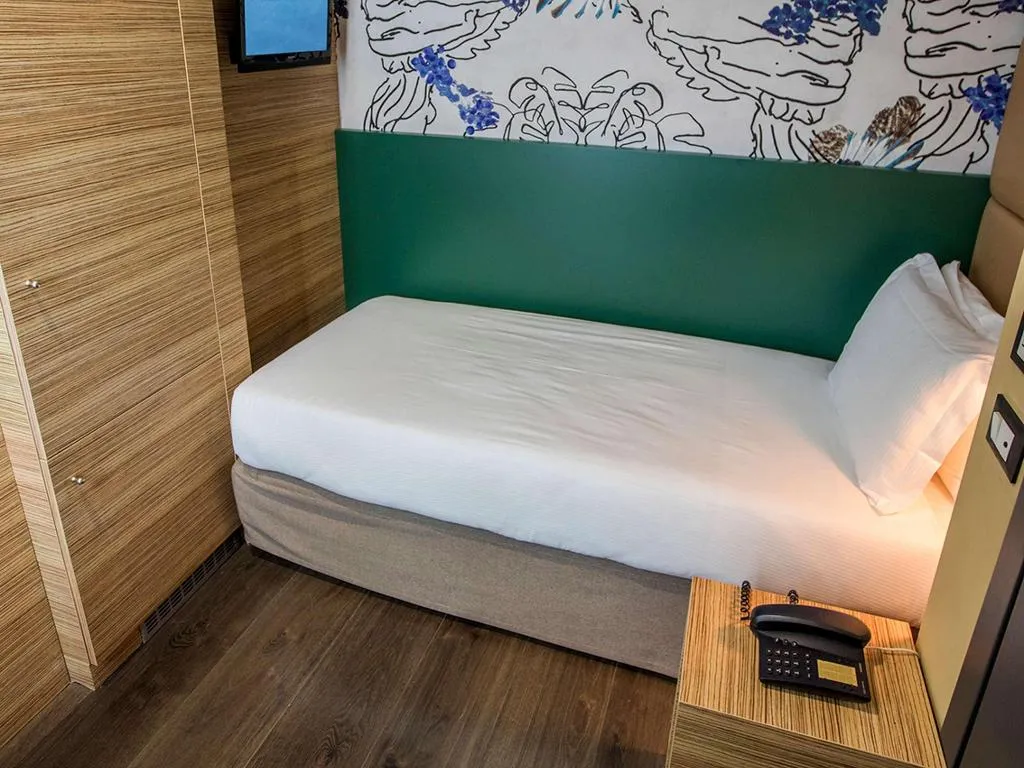 Room, Mercure Roma Centro St. John, Naples