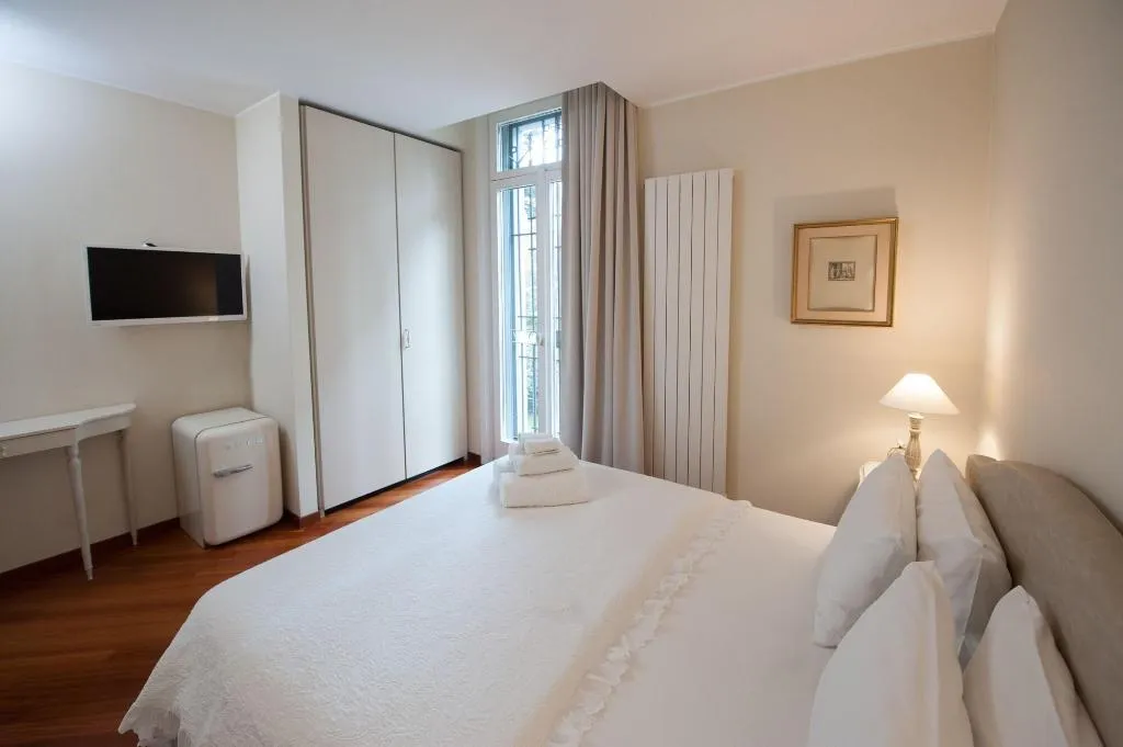 Room, Thea Monza, Milan
