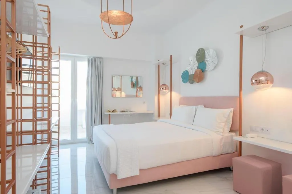 Room, Nama, Mykonos