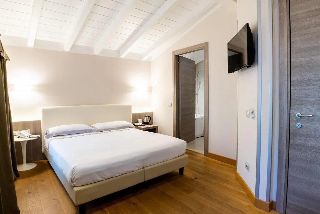 Double or Twin SUPERIOR Room, Albergo Centrale, Milan