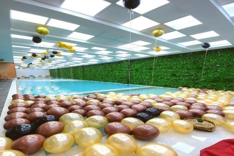 Royal G Max, Kavaje
