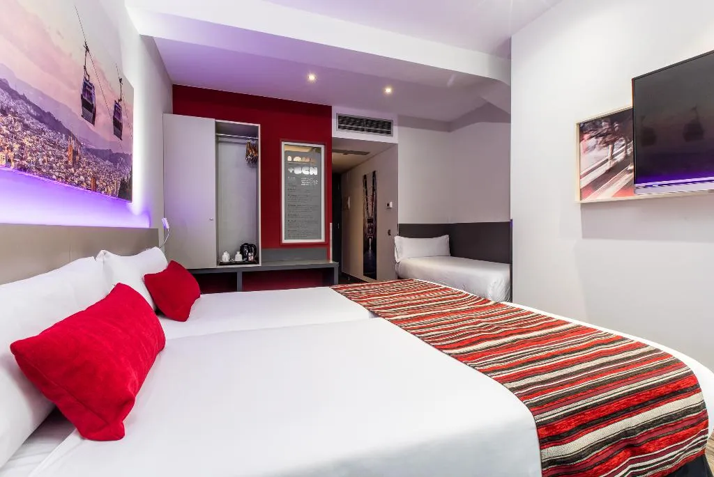 TRIPLE STANDARD Room, Leonardo Boutique Hotel Barcelona Sagrada Familia, Barcelona