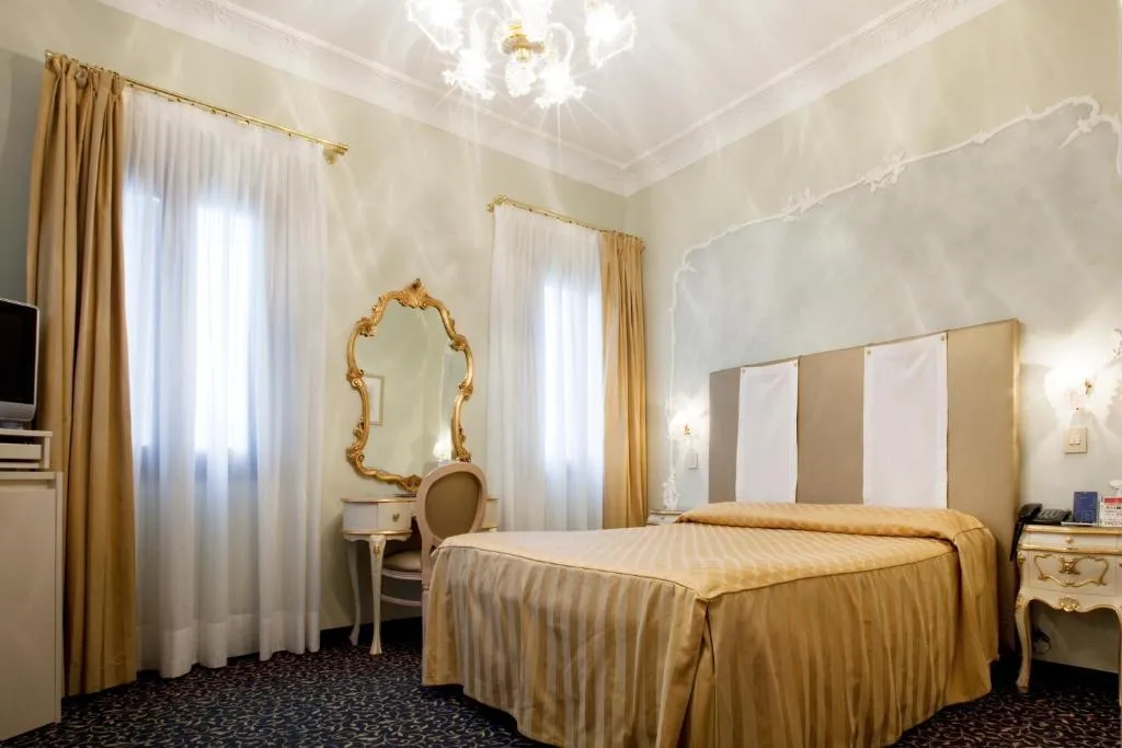 Double or Twin CANAL VIEW Room, Principe, Venice