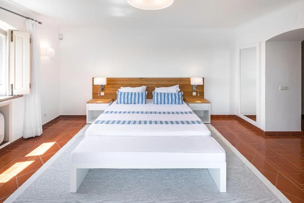 VILLA FOUR BEDROOMS Room, Shantivillas, Algarve
