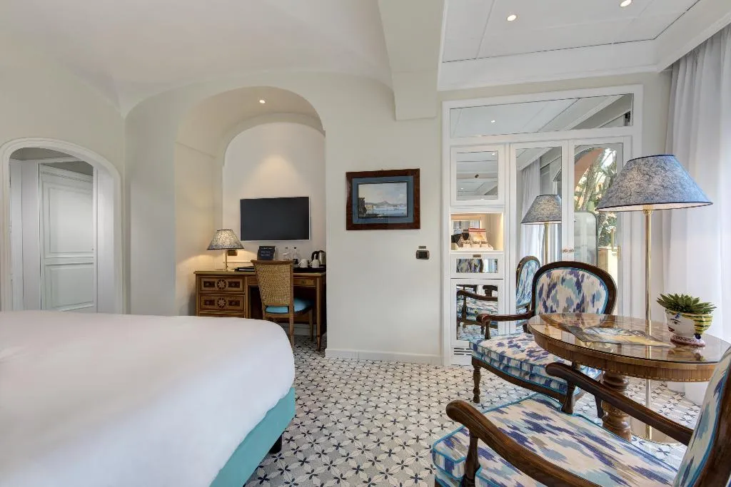 Double or Twin CLASSIC CITY VIEW Room, Grand Hotel Royal, Naples
