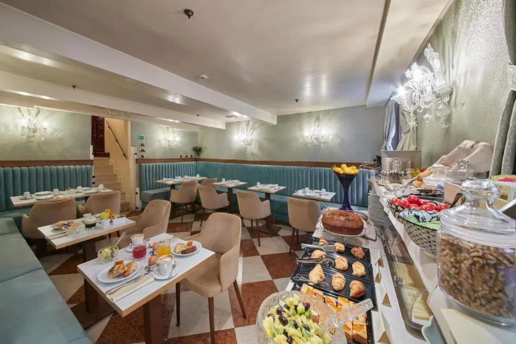 Bar, Duodo Palace, Venice