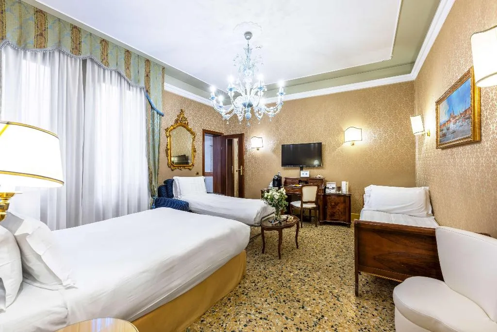 Room, Colombina, Venice