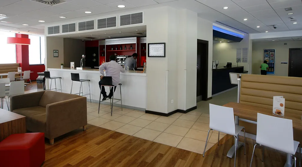 Bar, Travelodge Valencia Aeropuerto, Valencia