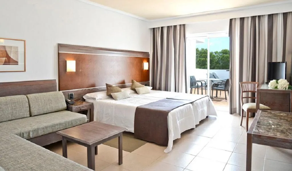 JUNIOR SUITE WITH BALCONY Room, Beach Club Font de Sa Cala, Majorca