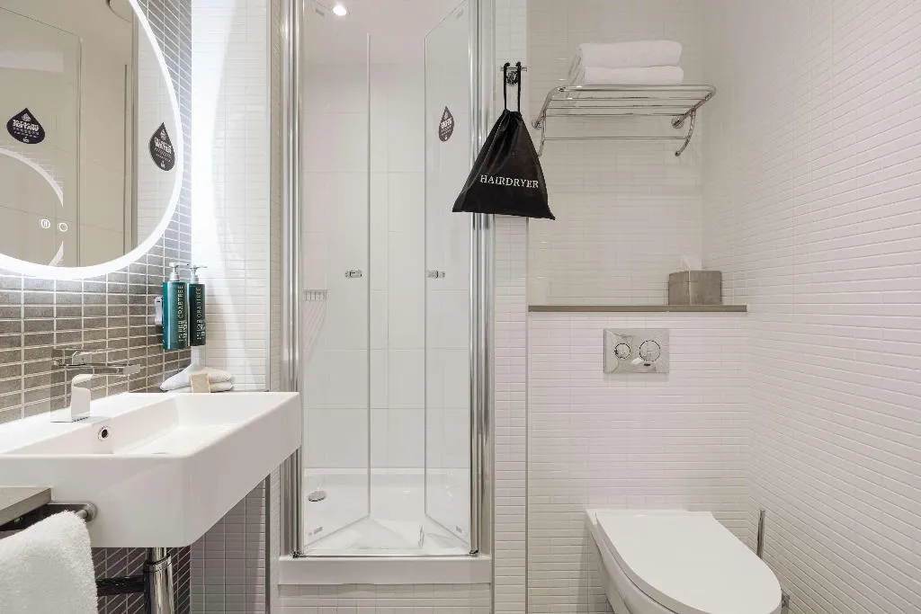 DOUBLE CITY VIEW Room, DoubleTree by Hilton Amsterdam Centraal Station, Amsterdam