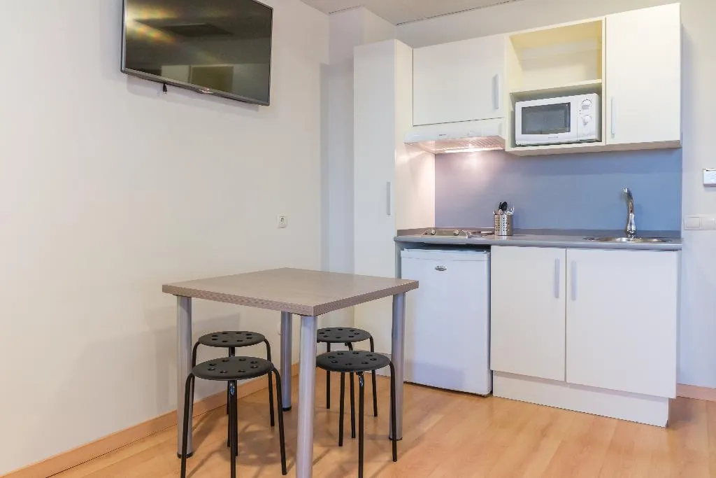 DOUBLE SUPERIOR Room, Vertice Roomspace Madrid, Madrid