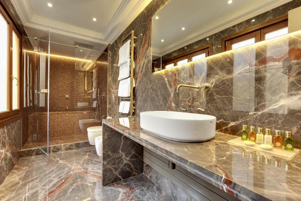 JUNIOR SUITE STANDARD Room, Dona Palace, Venice
