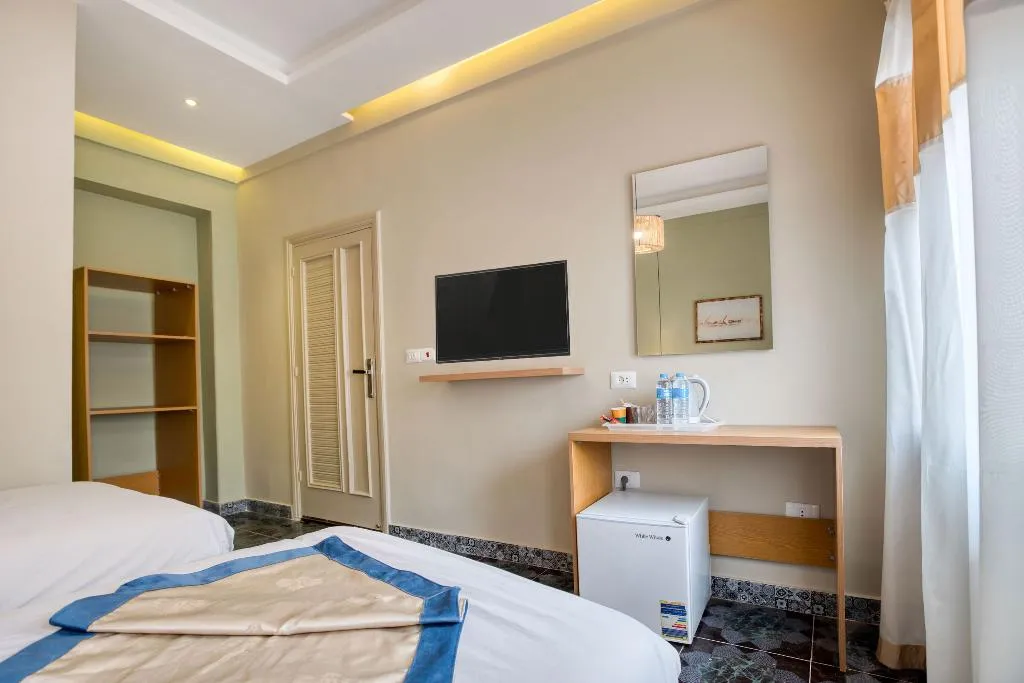 Double or Twin DELUXE GARDEN VIEW Room, Villa Khufu Pyramids Hotel, Cairo