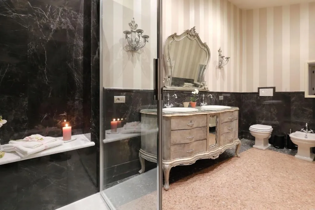 Room, Piazza Pitti Palace, Florence