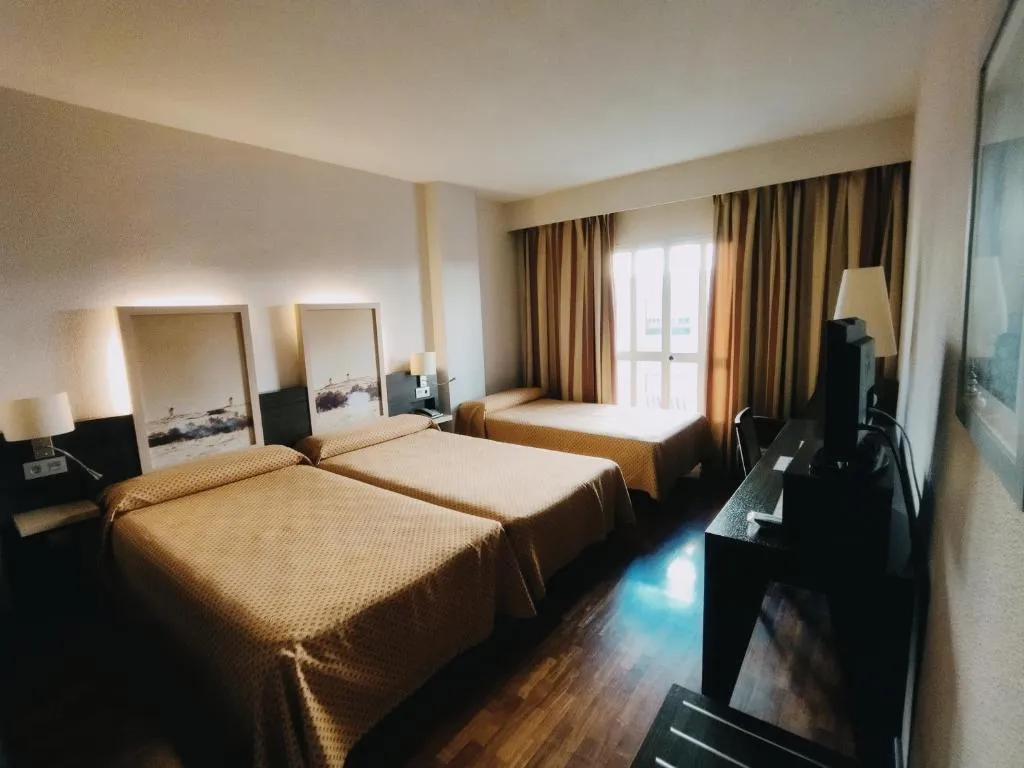 TRIPLE STANDARD Room, Santa Cecilia, Madrid