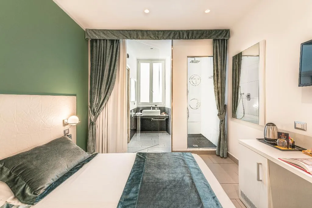 DOUBLE SUPERIOR Room, Trevi Palace Hotel, Rome