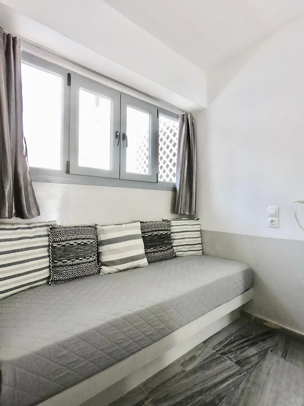 Room CAPACITY 3 Room, Anny Studios Perissa Beach, Santorini
