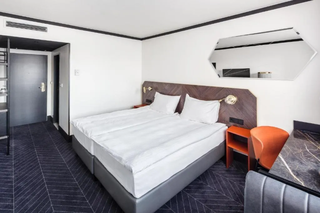 SINGLE STANDARD Room, Vienna House by Wyndham Diplomat Prague, Prague