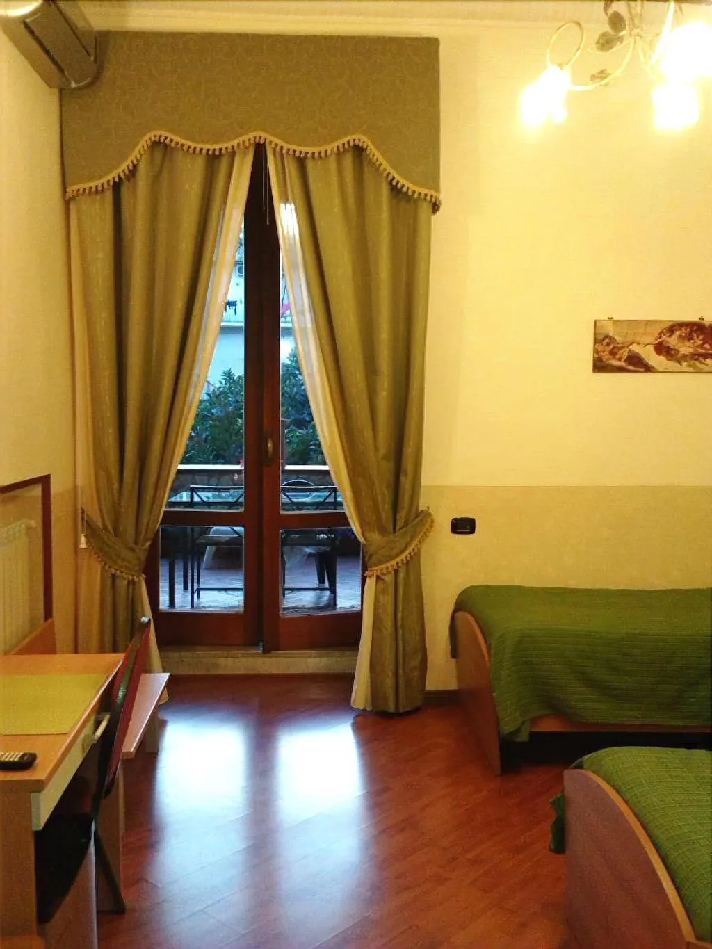Room, Bed And Breakfast Medea, Naples