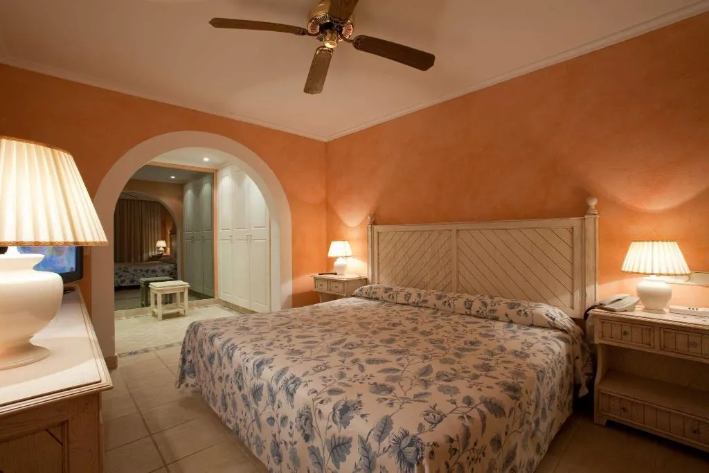 APARTMENT CAPACITY 4 Room, Royal Son Bou Family Club, Menorca