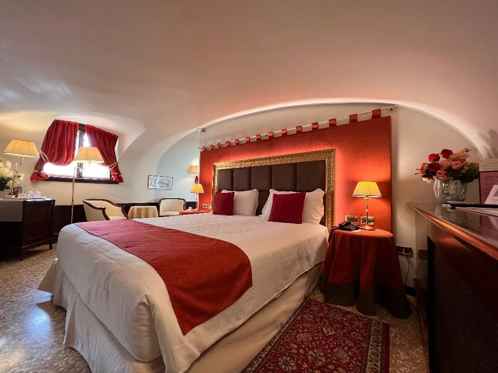 DOUBLE Accessible Room, Ruzzini Palace, Venice
