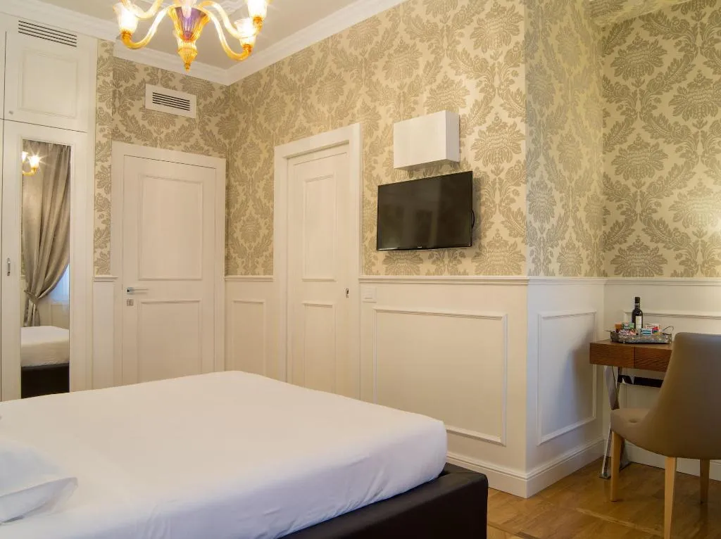 Room, Luxury Duomo Rooms, Milan