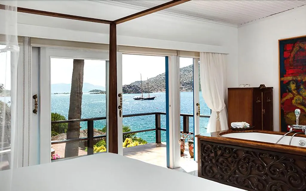 Room, Sabrina's Haus, Dalaman