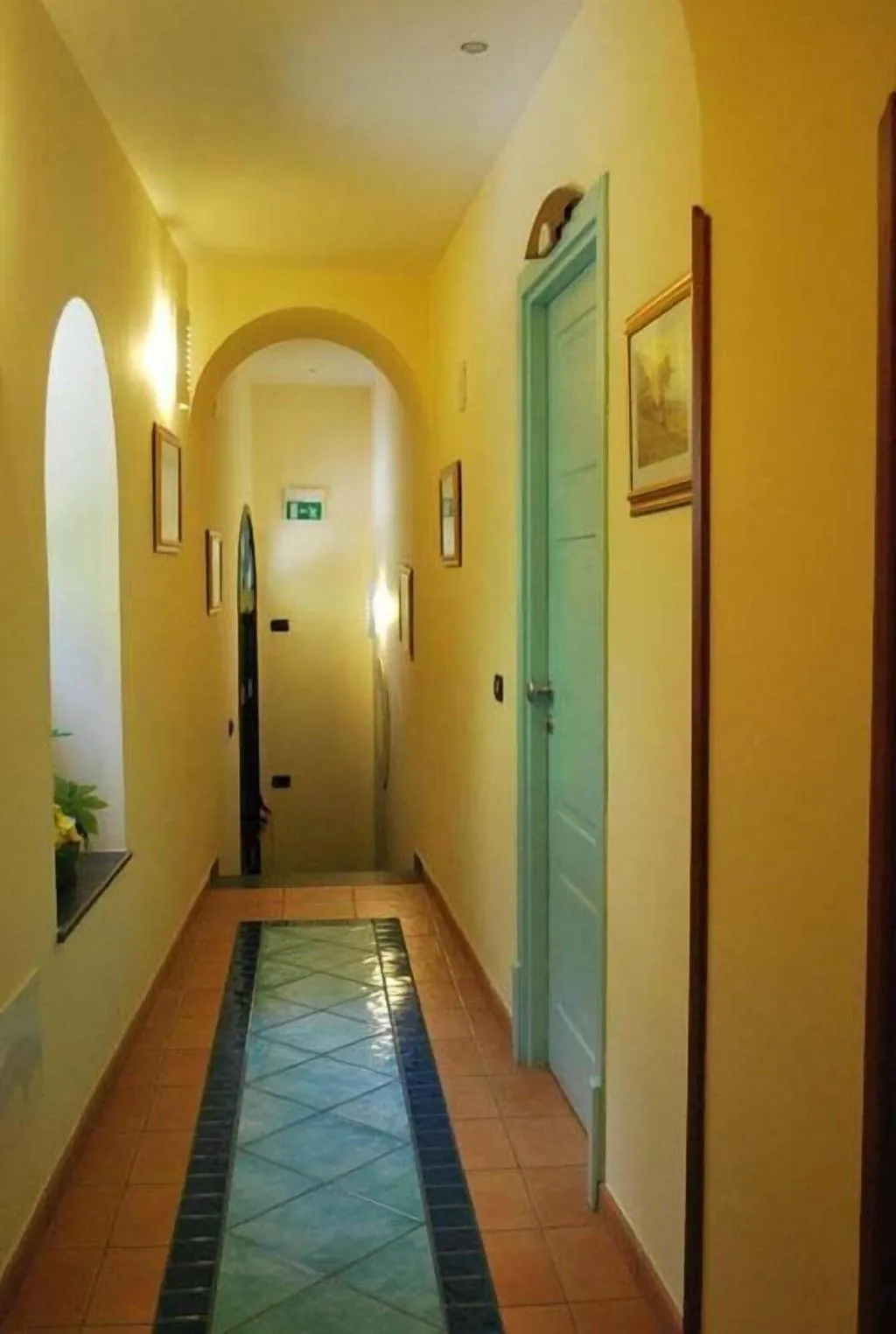 Lobby, Palazzo Vingius, Naples