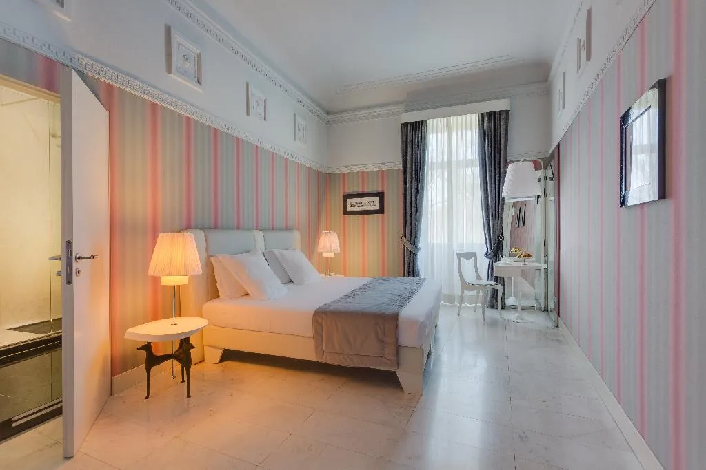Double or Twin DELUXE EXECUTIVE Room, Grand Hotel Palace Rome, Rome