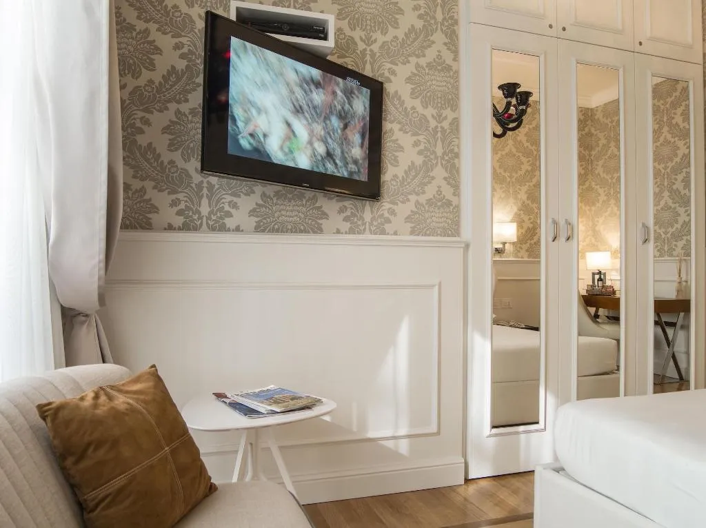 Room, Luxury Duomo Rooms, Milan