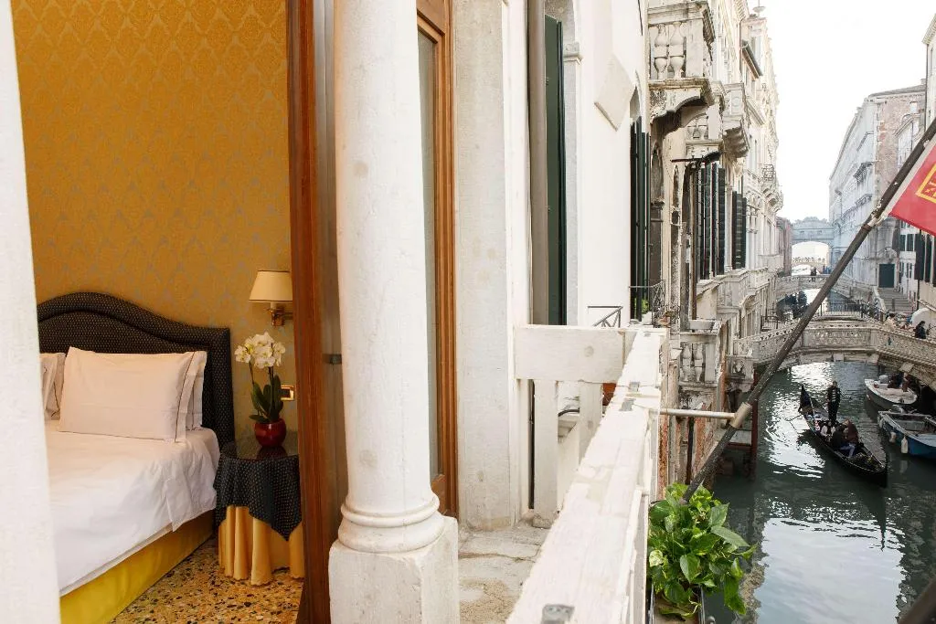 Room, Colombina, Venice
