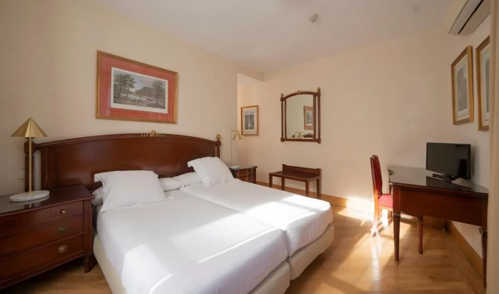 Double or Twin SUPERIOR Room, Miranda and Suizo, Madrid